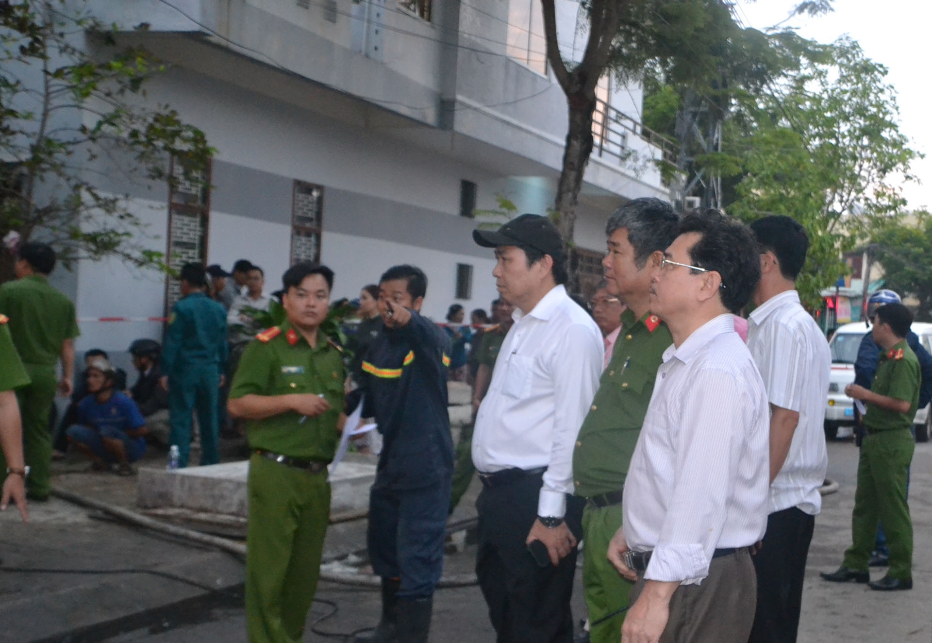 Chay nha 3 nguoi 1 phu nu va 2 nguoi con gai tu vong anh 2