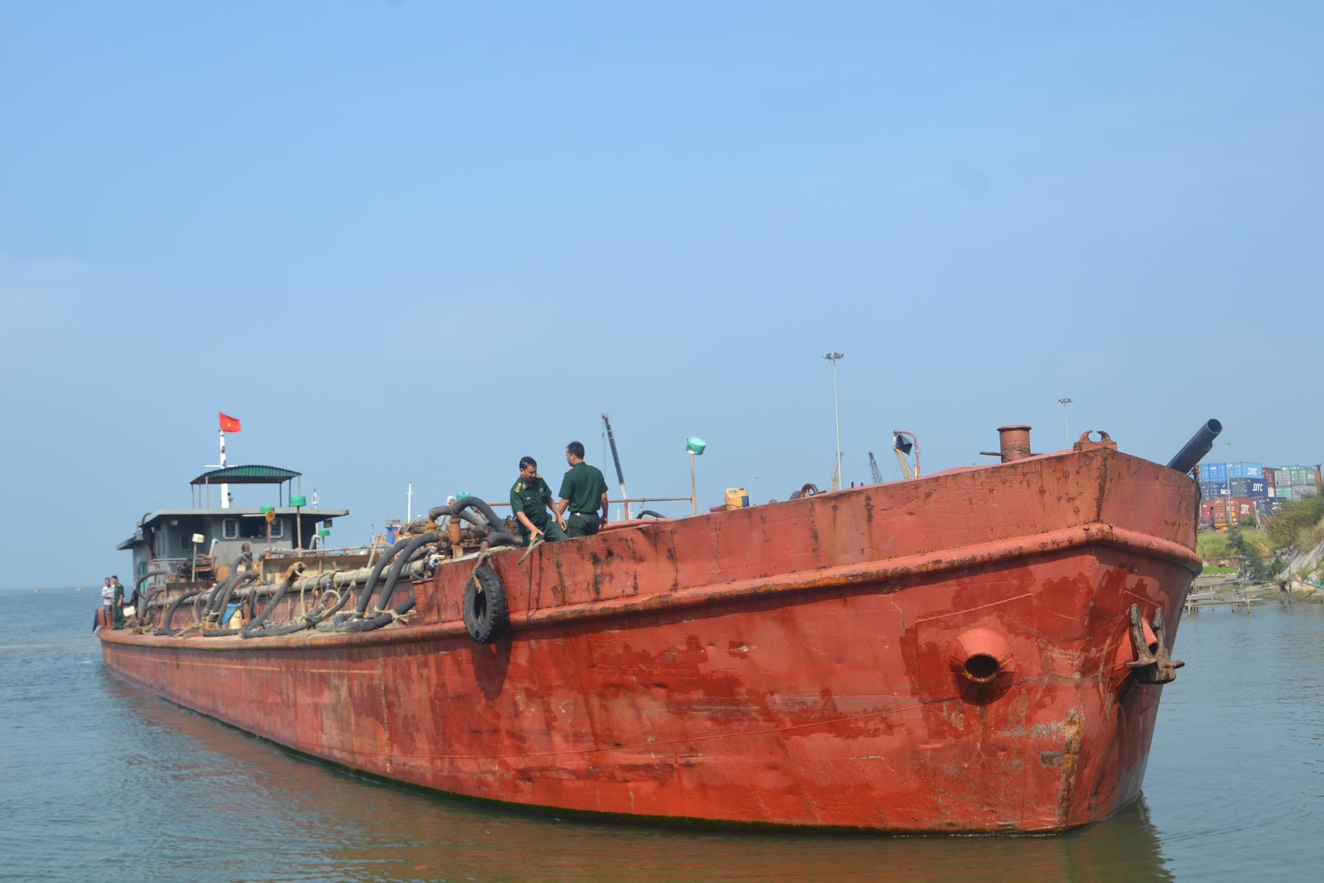 Di ly nghi pham dam chim tau ca ngu dan ve Da Nang hinh anh