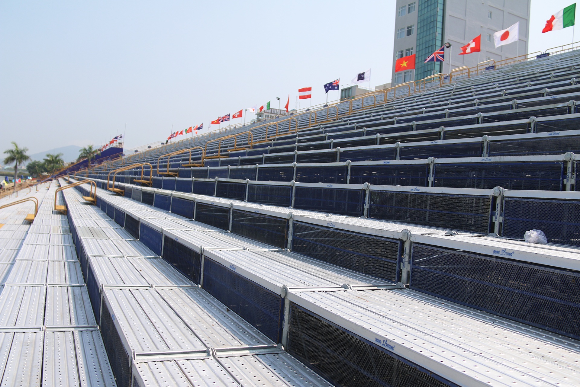 Phao hoa truoc gio khai hoa anh 9