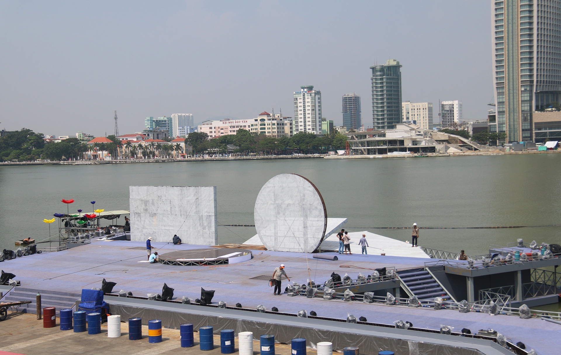 Phao hoa truoc gio khai hoa anh 11