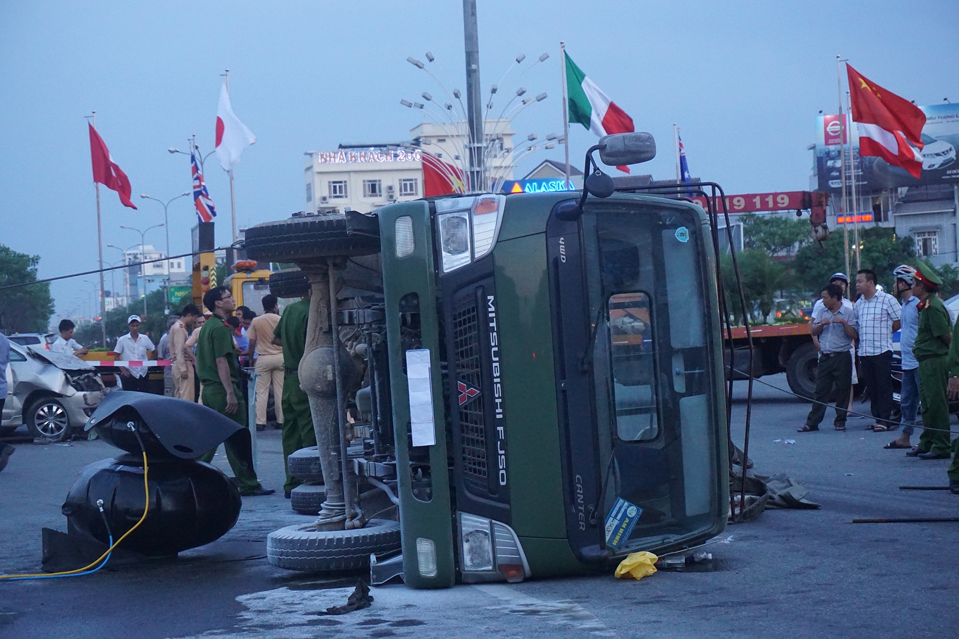 Tai nạn giao thông 3 chiến sỹ nhập viện ảnh 1 Tai nan giao thong 3 chien sy nhap vien anh 1