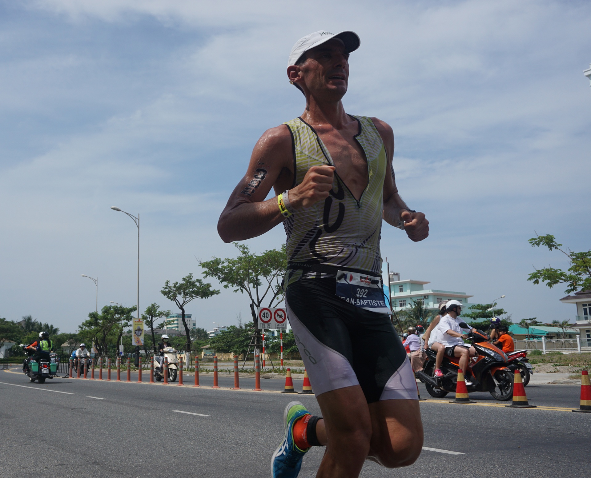 Gan 1.400 'nguoi thep' khoi tranh Ironman 70.3 Viet Nam 2017 hinh anh