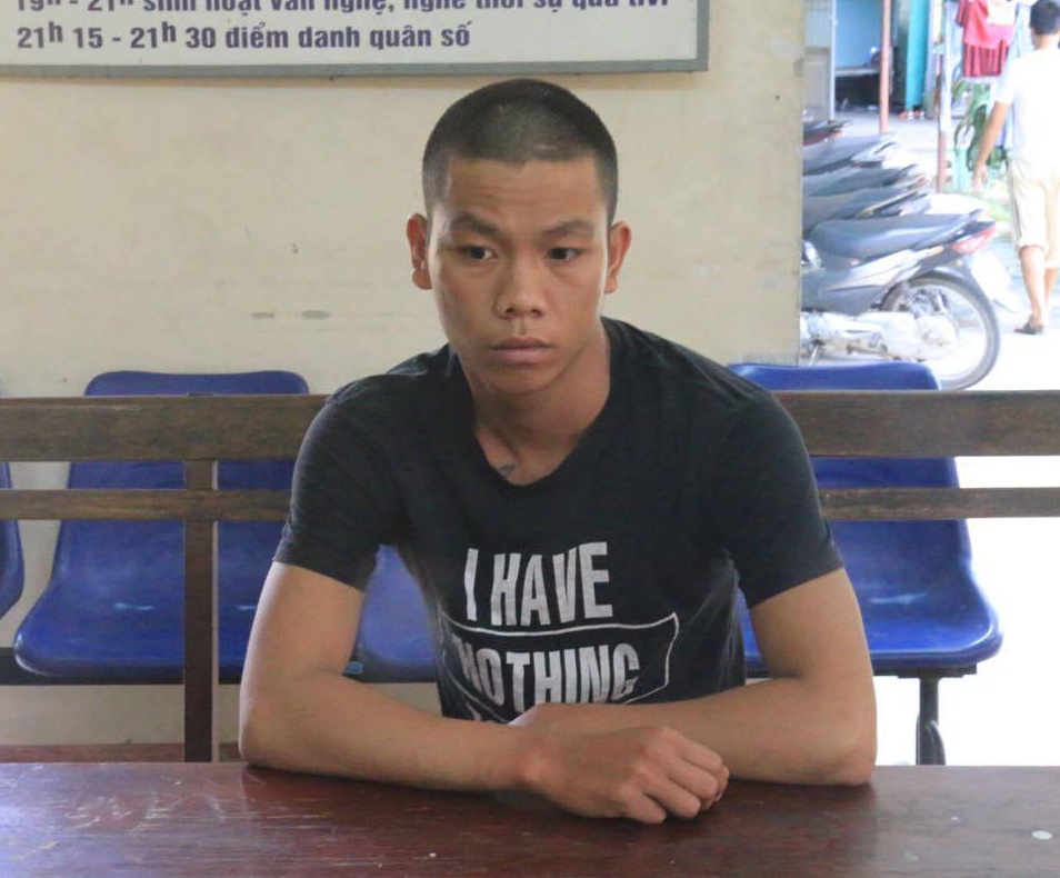 Hai thanh niên đập xe ô tô ảnh 1 Hai thanh nien dap xe o to anh 1