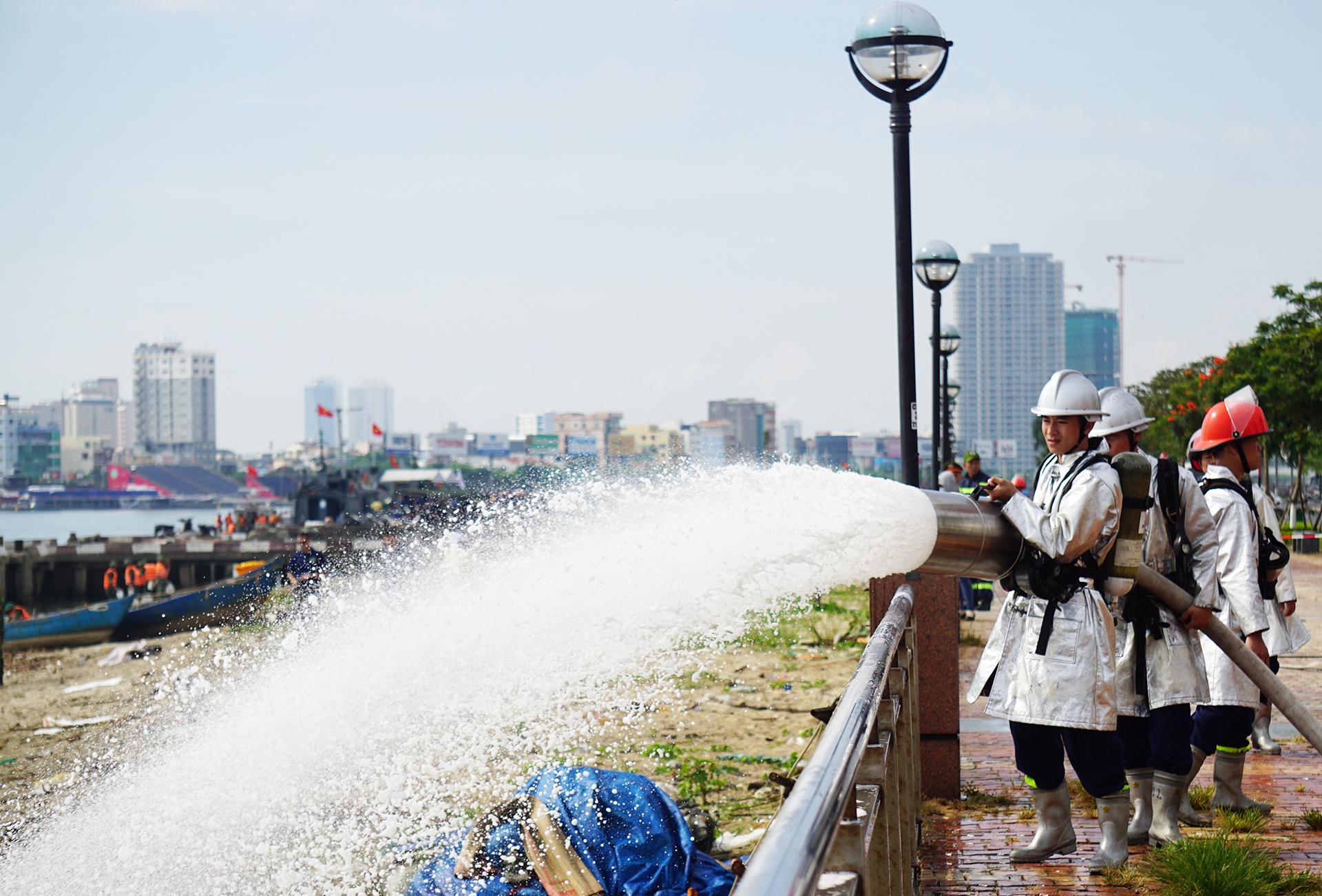 Dien tap su co tran dau tai Da Nang anh 11