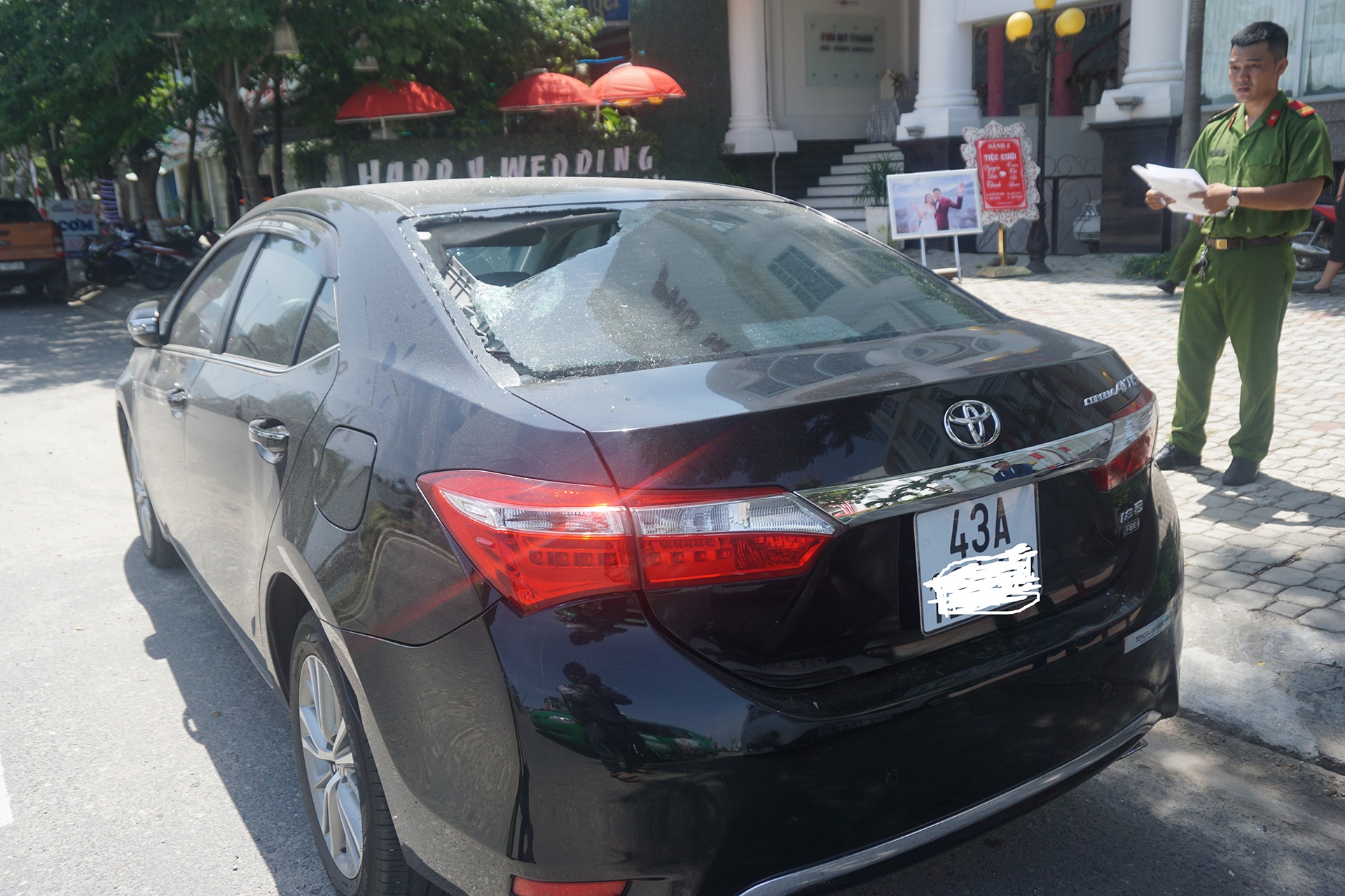 bat khan cap 7 thanh nien dap pha oto anh 2