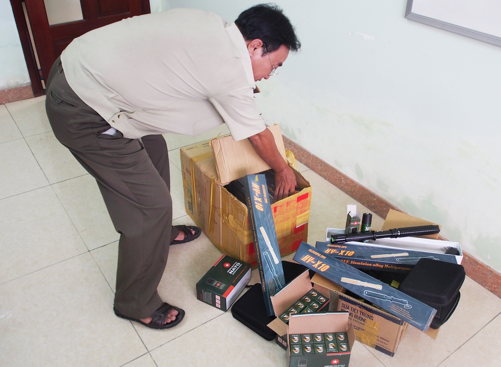 Lô hàng cấm ảnh 1 Lo hang cam anh 1