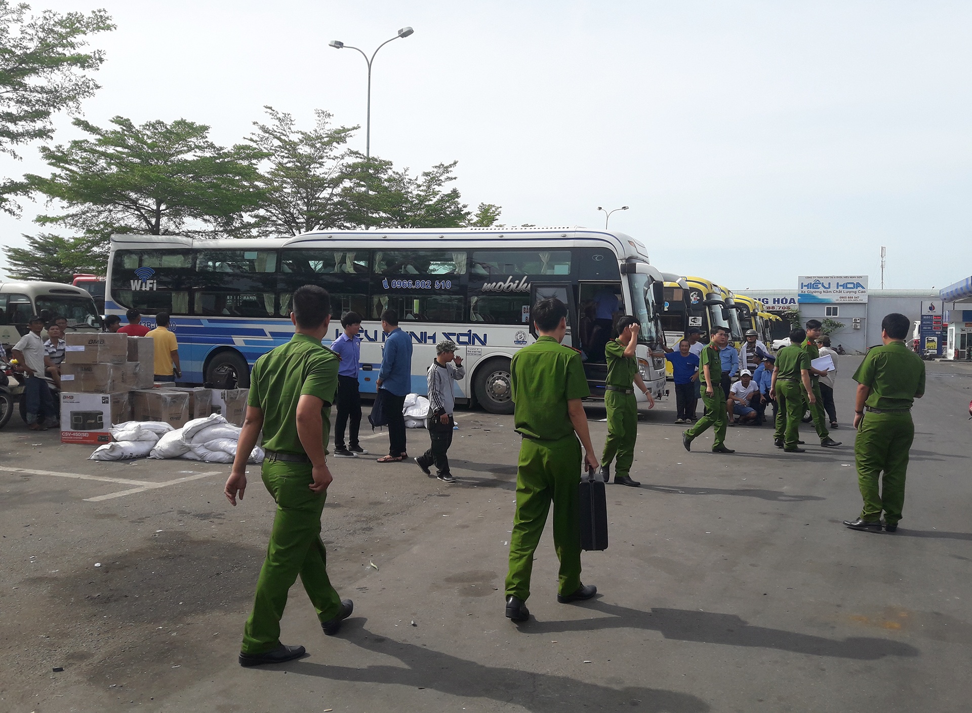 Nam thanh nien tu vong tren xe khach anh 1