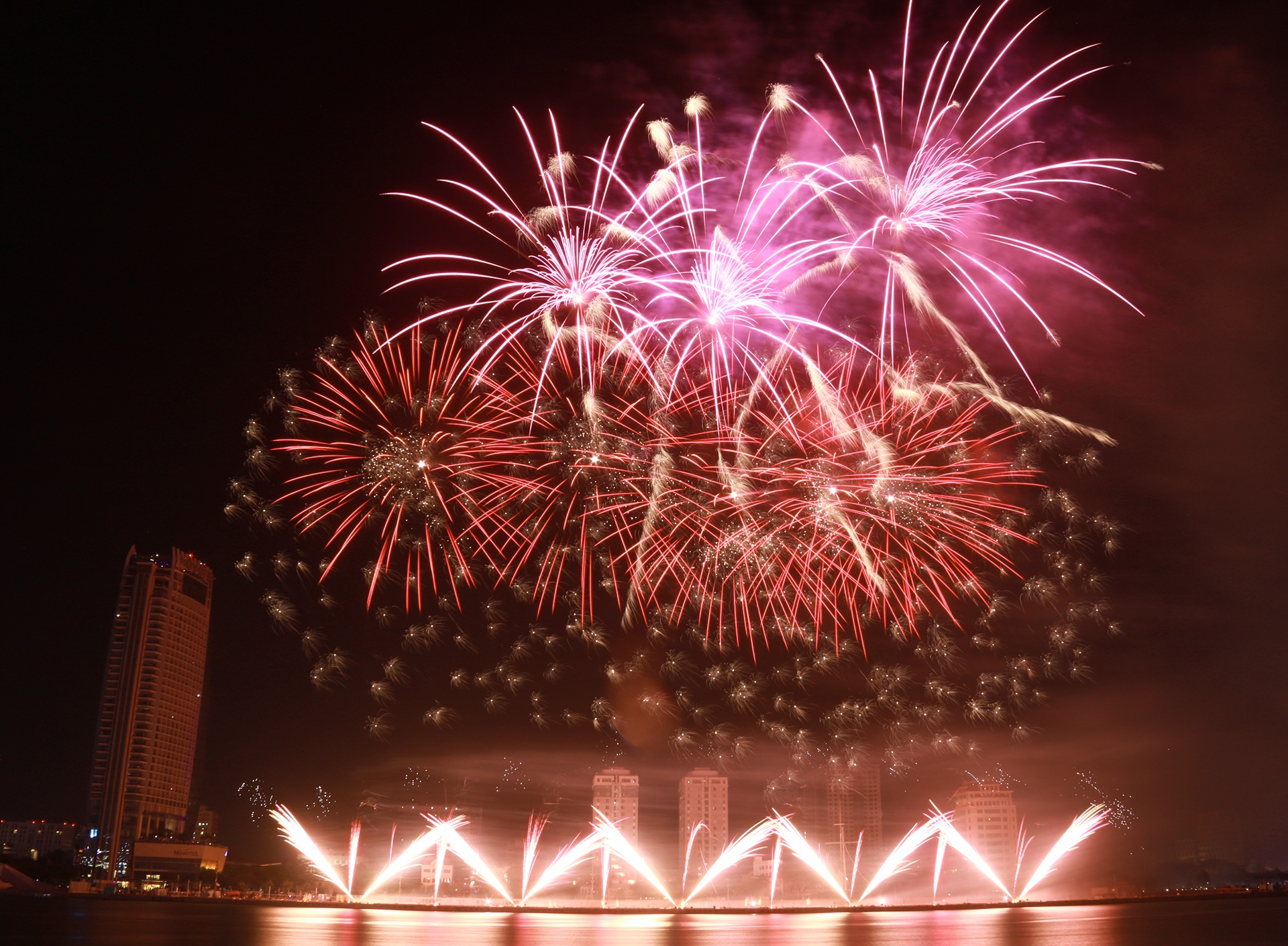 Man phao hoa doc dao mang ve cup vo dich DIFF 2017 cho doi Italy hinh anh