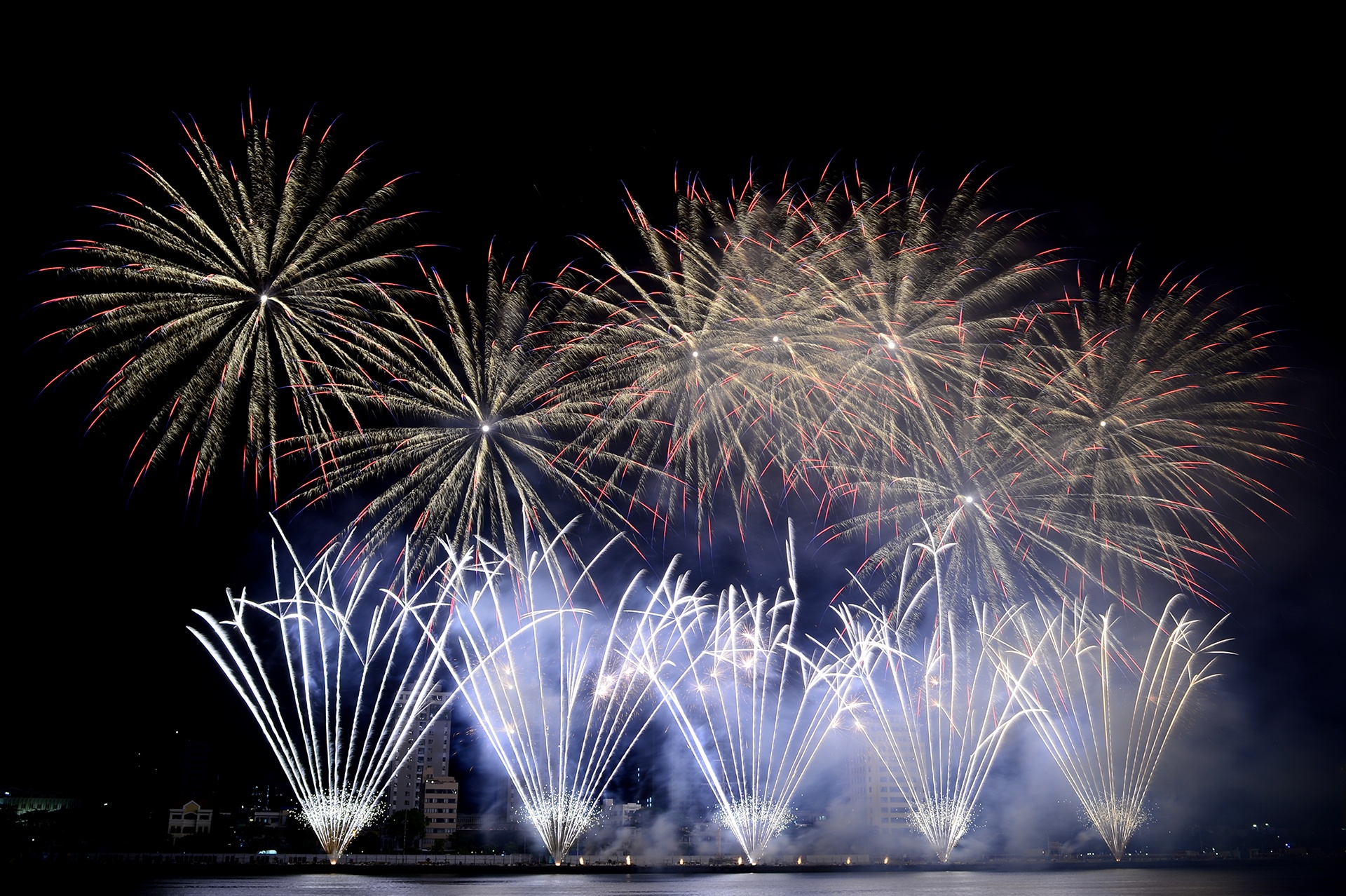 Chung ket phao hoa quoc te Da Nang anh 9