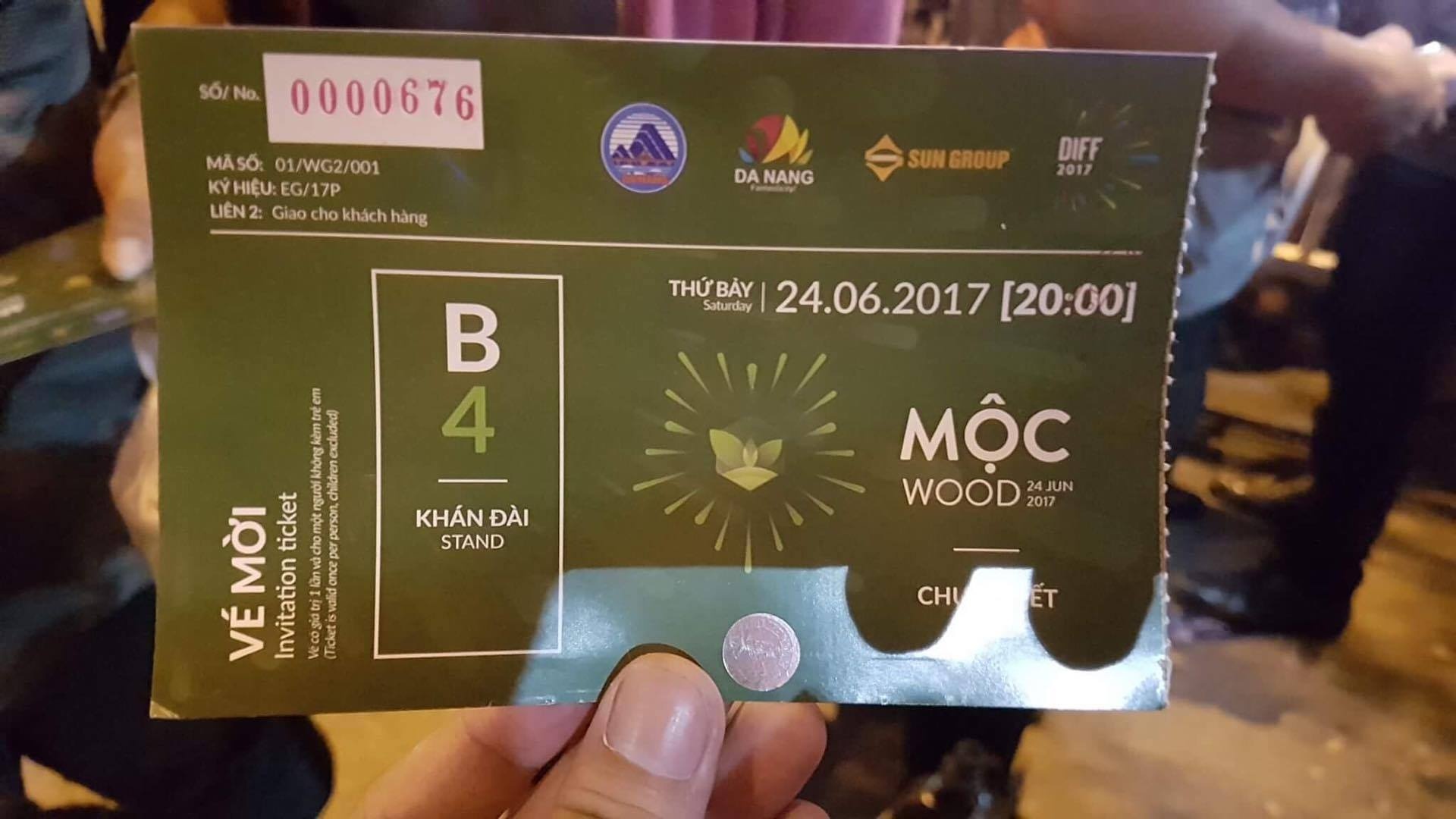 Hàng chục khán giả bức xúc vì vé giả ảnh 3 Hang chuc khan gia buc xuc vi ve gia anh 3