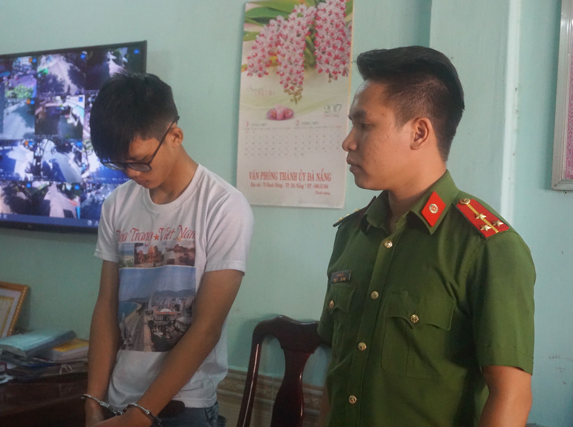 Nam thanh nien lap trang website gia lua dao hang nghin nguoi hinh anh