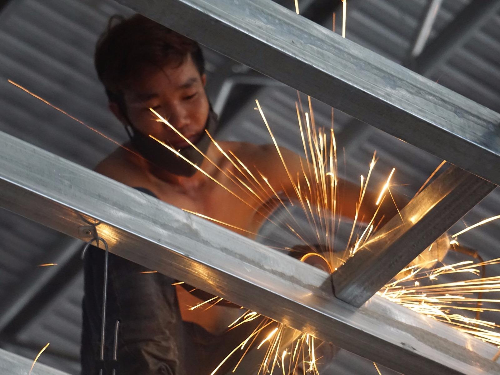 Sap pha do xong khu pho Tau khong phep o Da Nang hinh anh