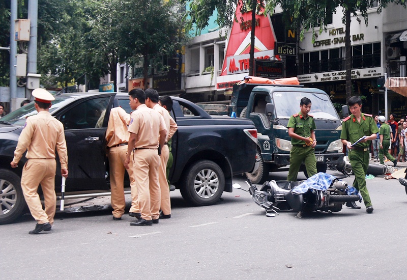 Nu tai xe gay tai nan lien hoan o Da Nang hinh anh
