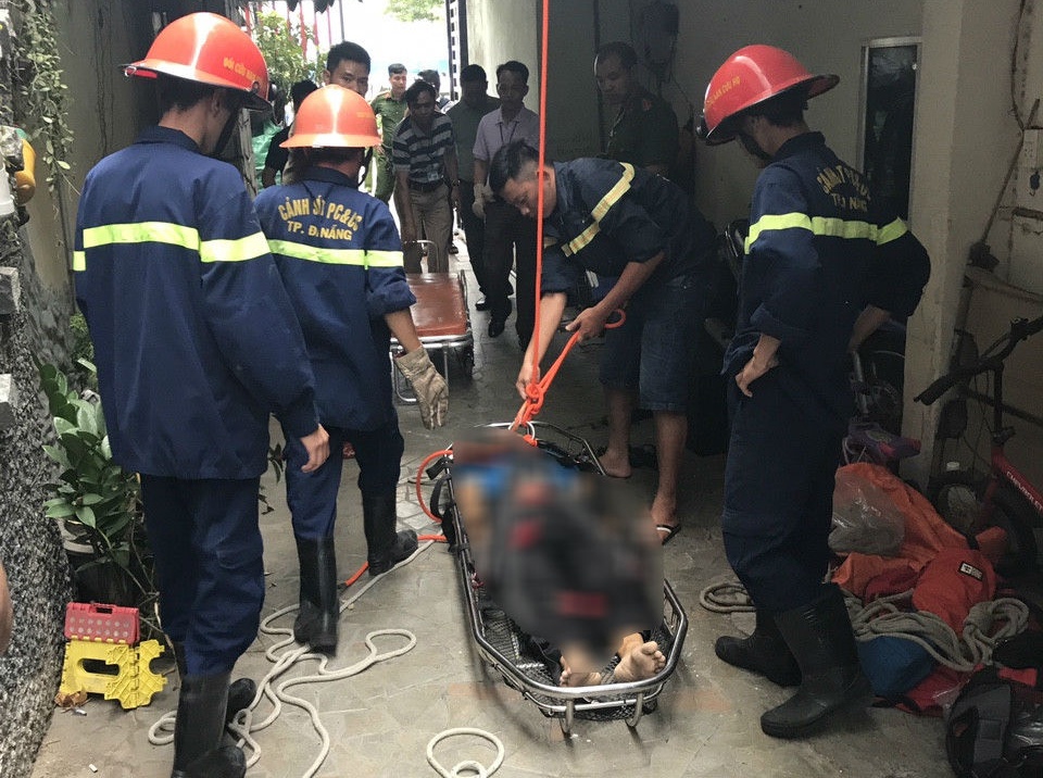 Nam thanh nien nhay lau khach san tu tu hinh anh