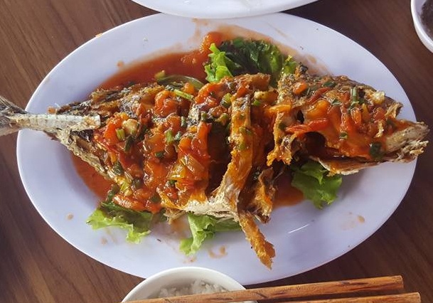Khach du lich to quan an tai Da Nang 'chat chem' hinh anh