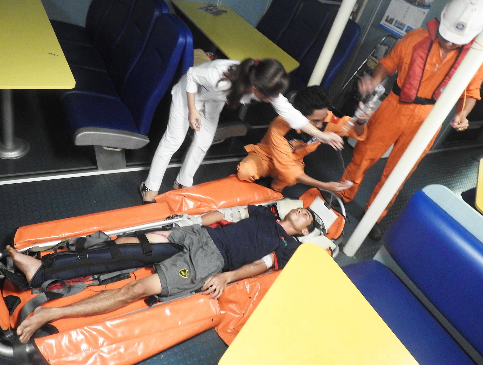 Cứu thuyền viên gặp nạn trên biển ảnh 1 Cuu thuyen vien gap nan tren bien anh 1