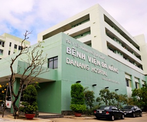 De benh nhan cho doi, kip truc tai benh vien Da Nang bi kiem diem hinh anh