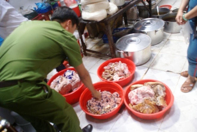 Da Nang se 'thuong nong' cho nguoi bao tin thuc pham ban hinh anh