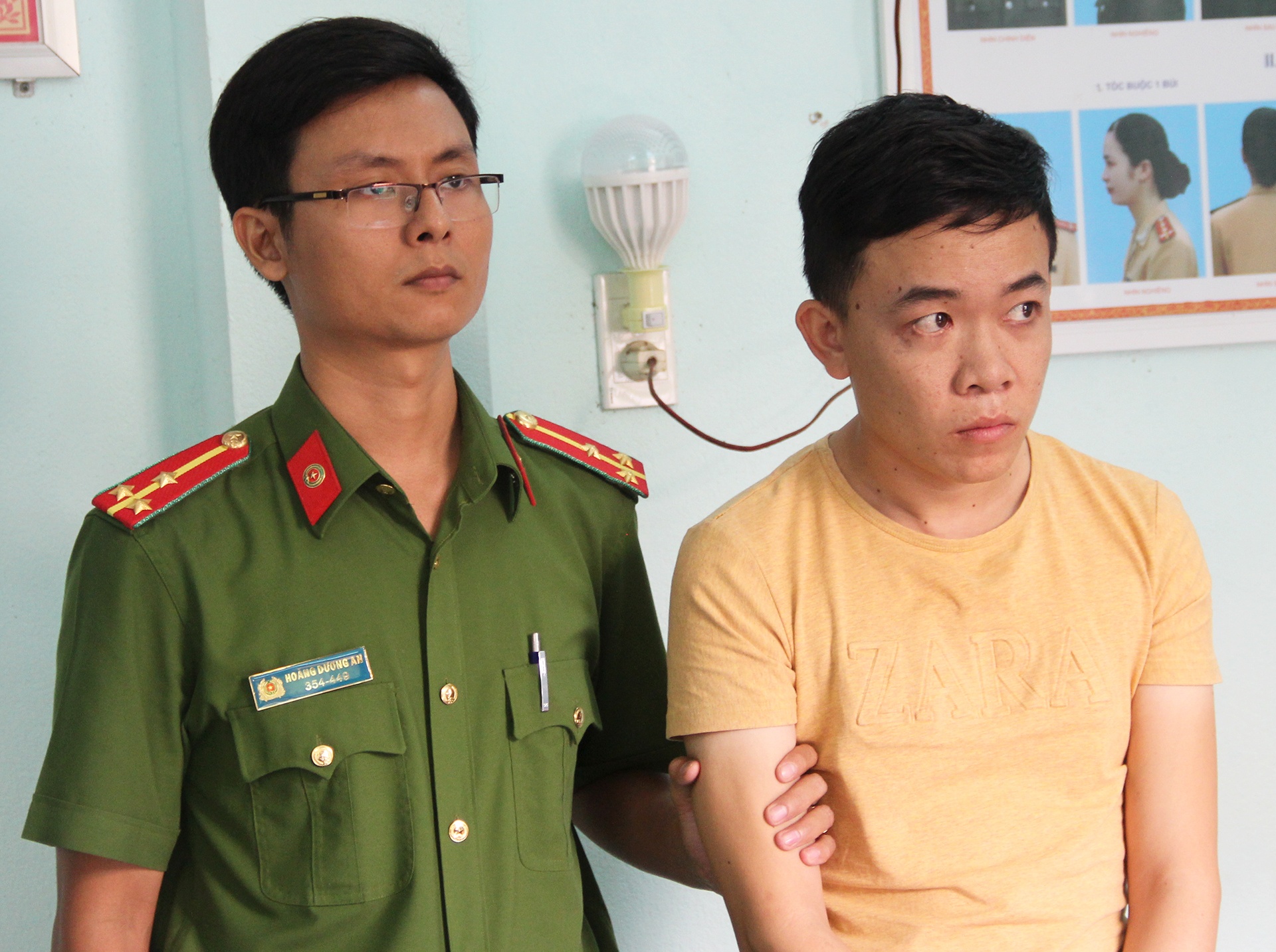 Nam thanh nien gui tin nhan lua dao gan 1 ty dong hinh anh