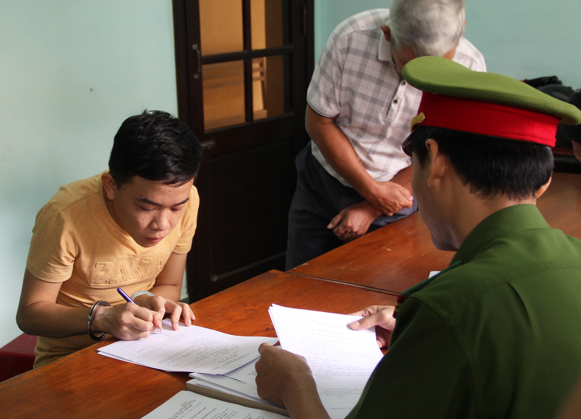 Lừa tiền qua mạng ảnh 1 Lua tien qua mang anh 1