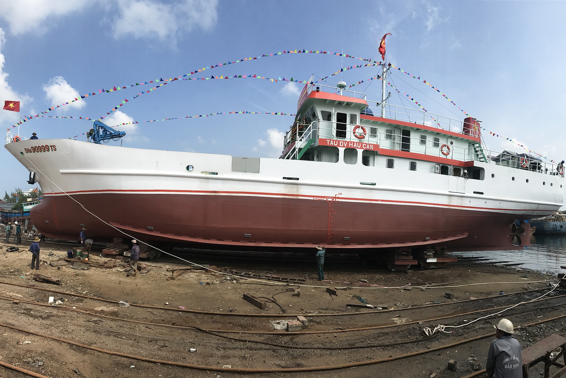 Tau vo thep lon nhat mien trung anh 1