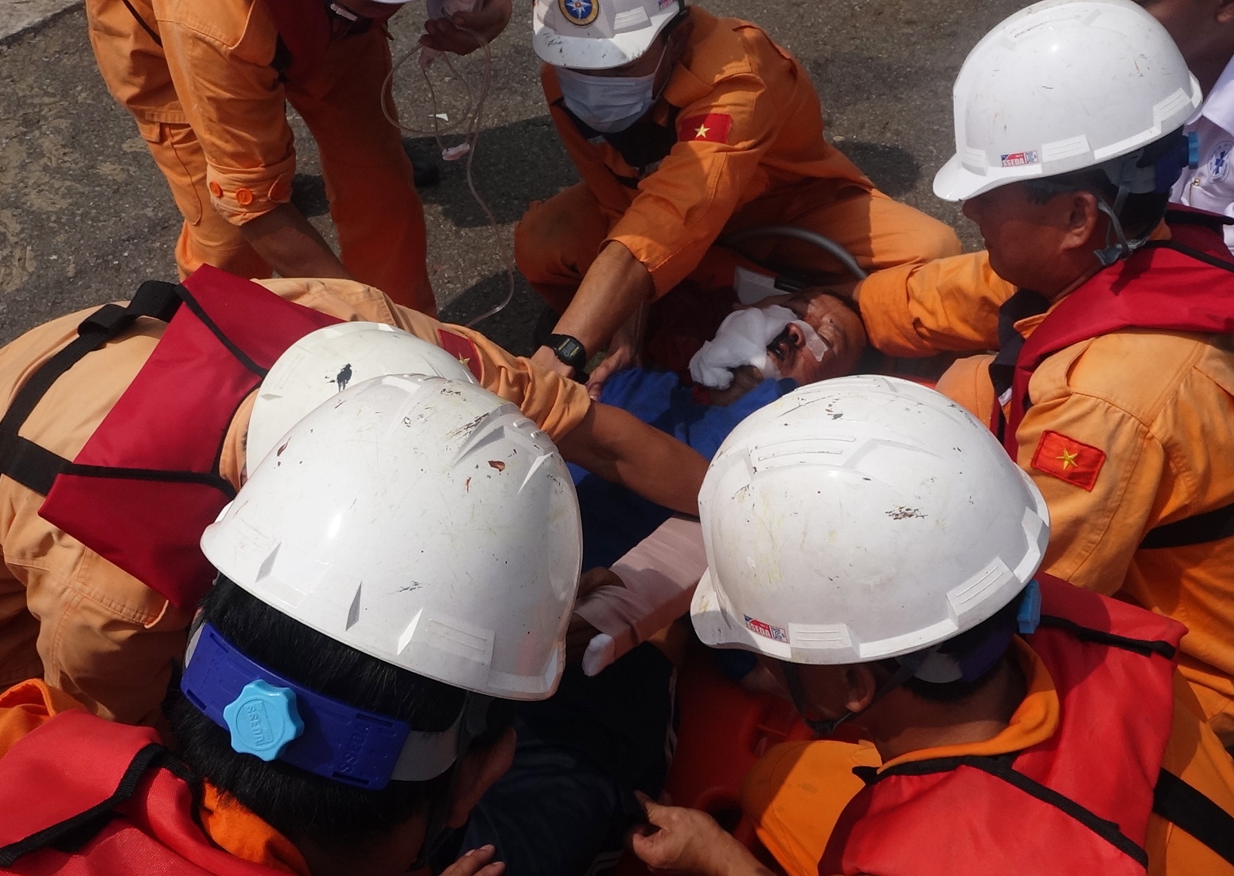 Hon 28 gio vuot song lon dua ngu dan gap nan o Hoang Sa ve dat lien hinh anh