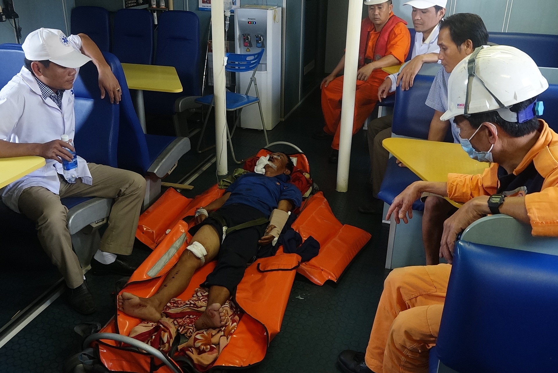 Cuu thuyen vien gap nan anh 1