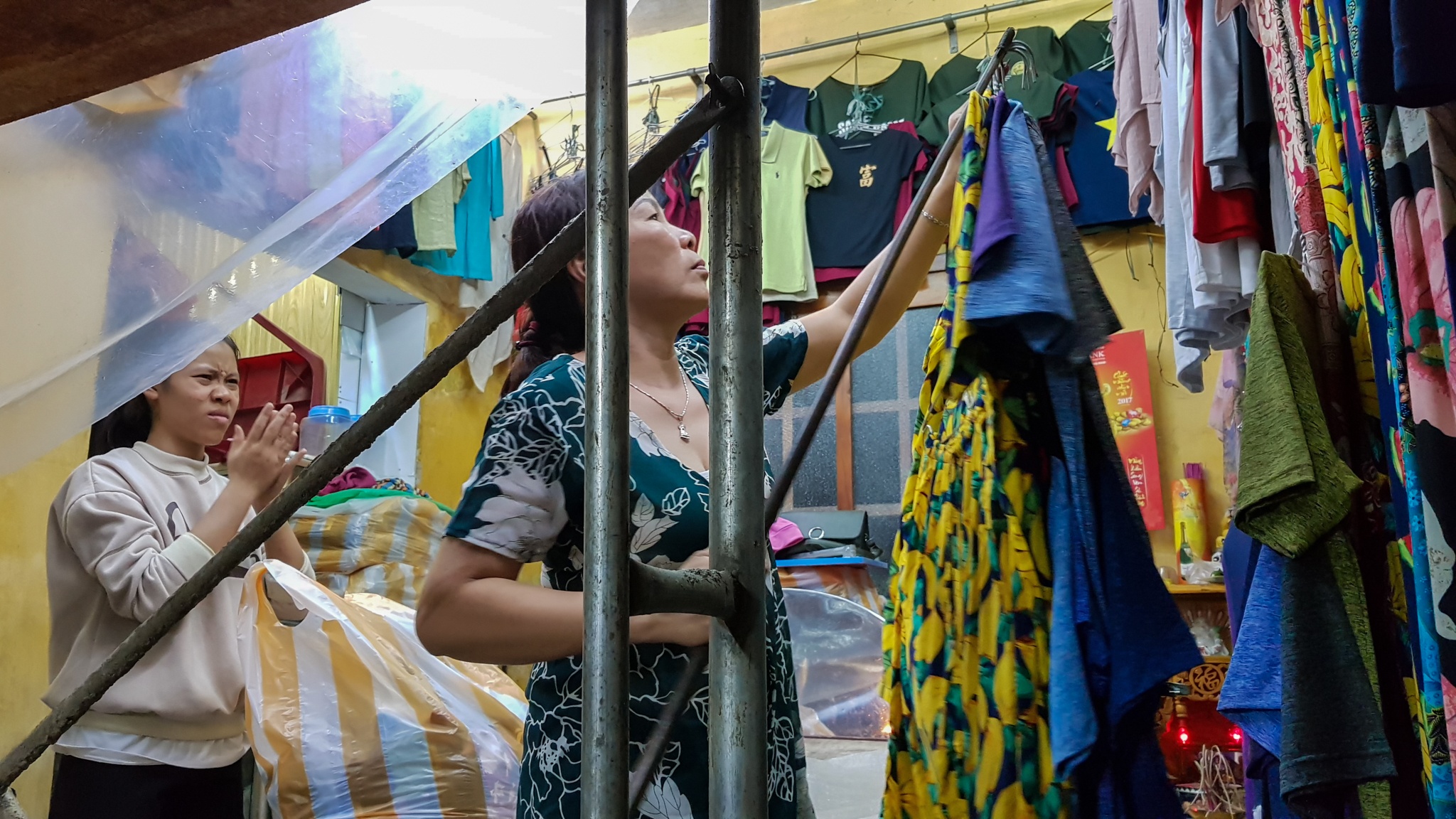 Nguoi dan hoi an chay lu anh 3