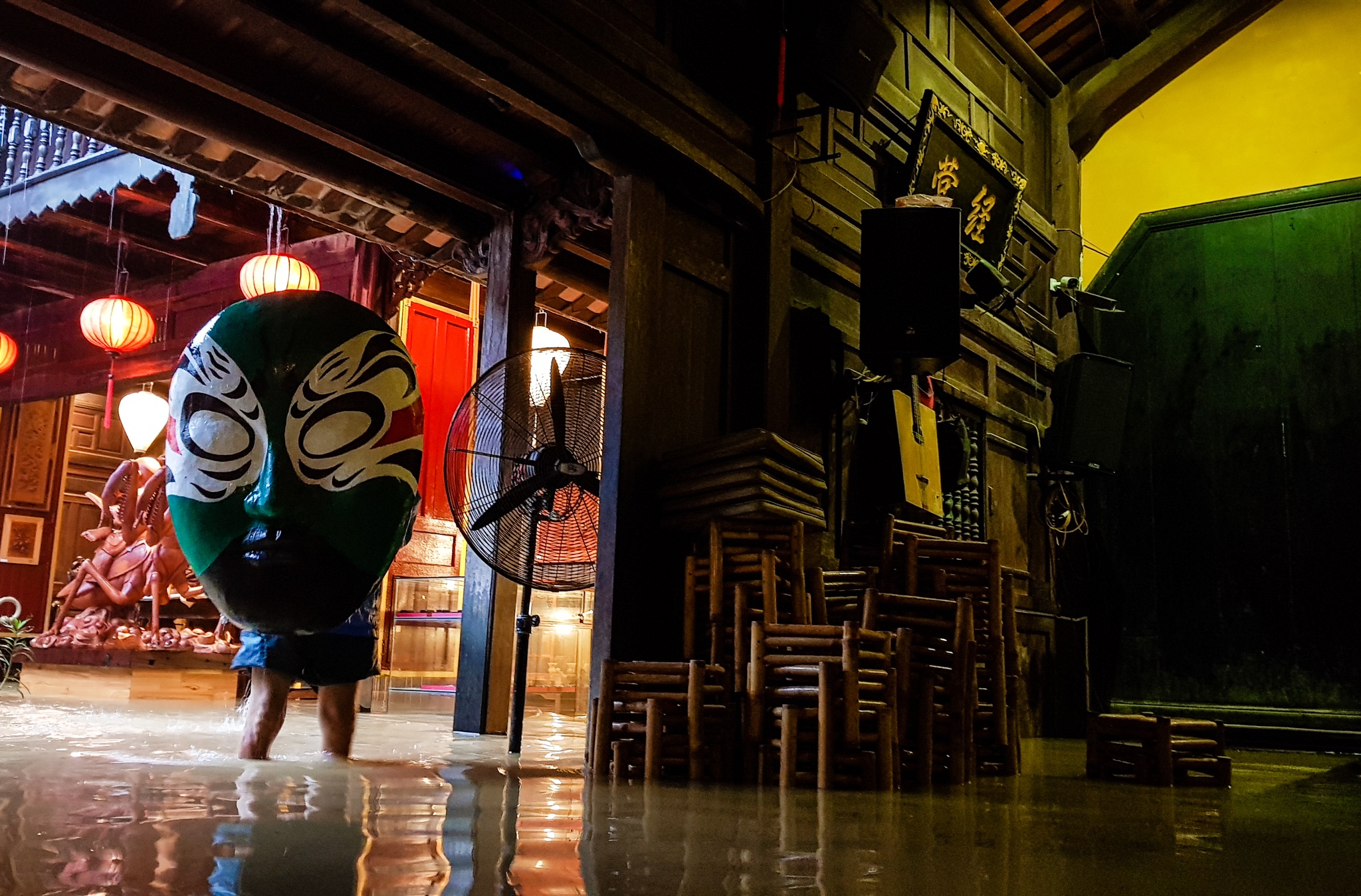 Nuoc vao nha dan tai TP Hoi An hinh anh