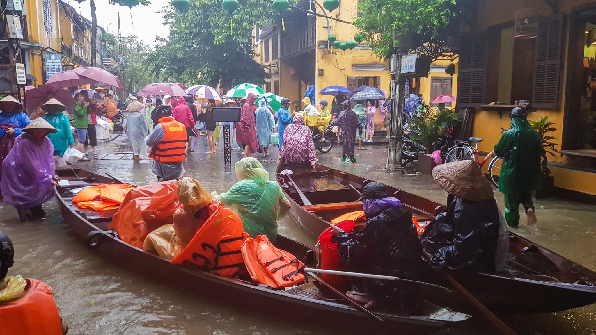 phố cổ hội an chìm trong nước lũ ảnh 2 pho co hoi an chim trong nuoc lu anh 2
