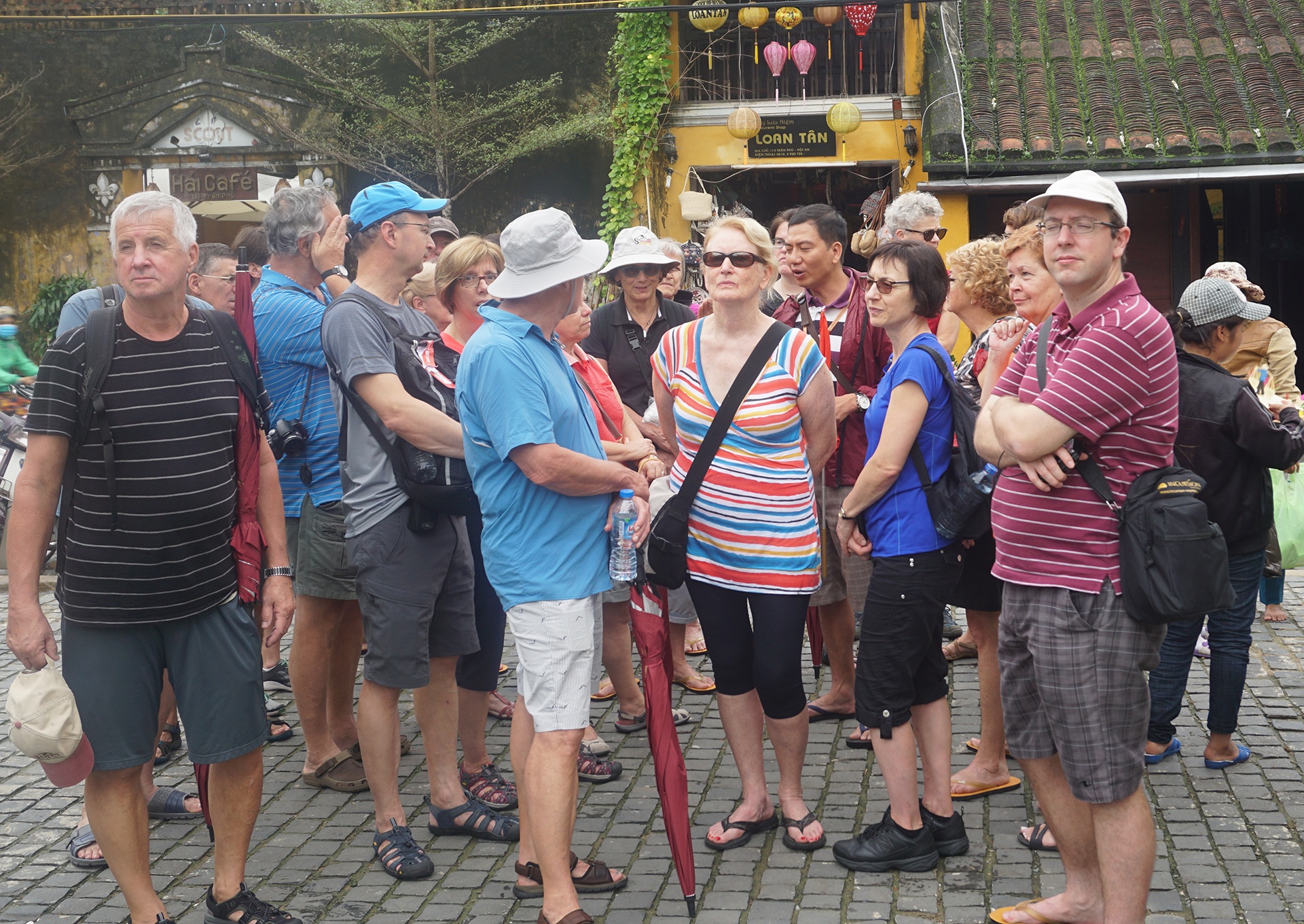 Người dân hội an dọn lũ ảnh 15 Nguoi dan hoi an don lu anh 15