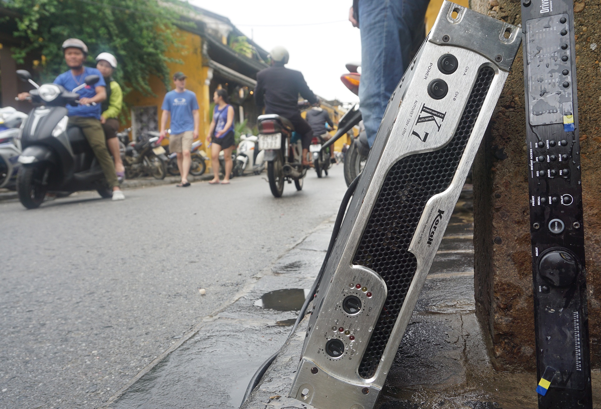 Người dân hội an dọn lũ ảnh 13 Nguoi dan hoi an don lu anh 13