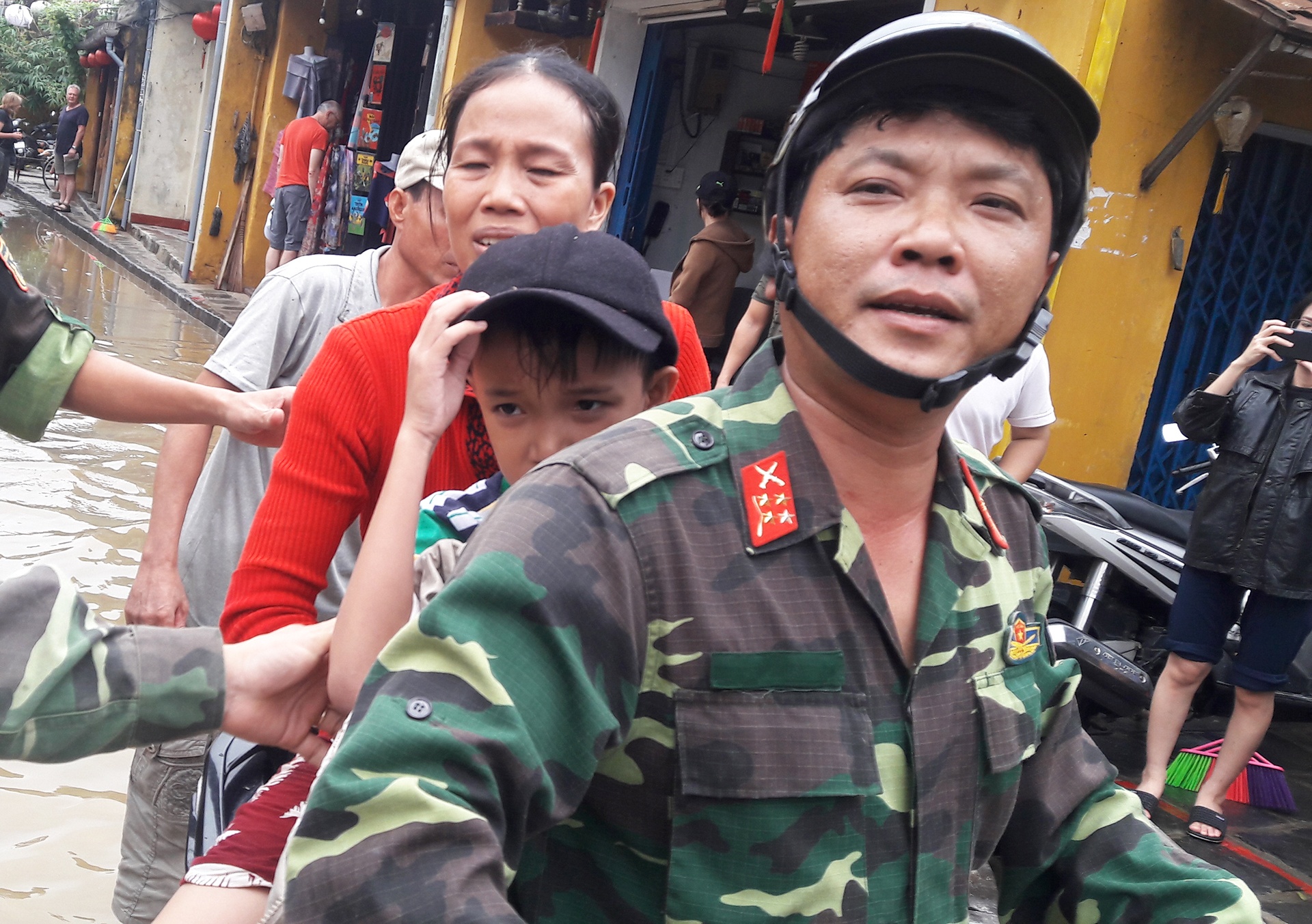 Cứu cháu bé nghi bị đau bụng ảnh 1 Cuu chau be nghi bi dau bung anh 1