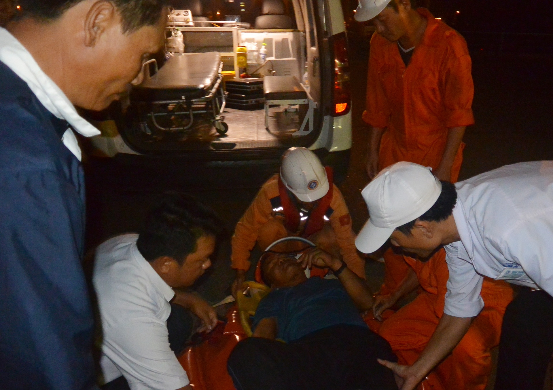 Cuu thuyen vien gap nan anh 1