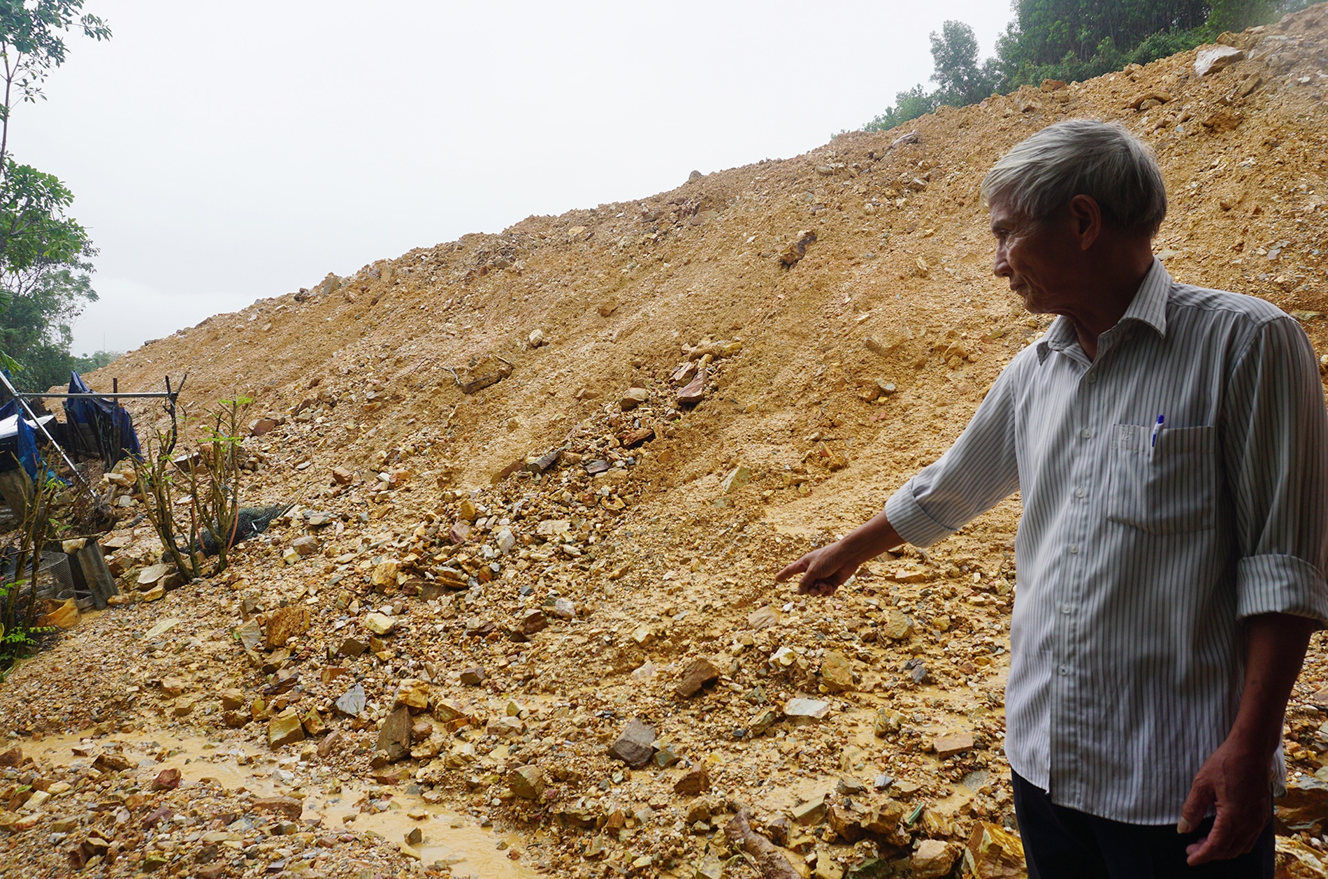 Bun troi vao nha dan tu du an lam duong anh 3