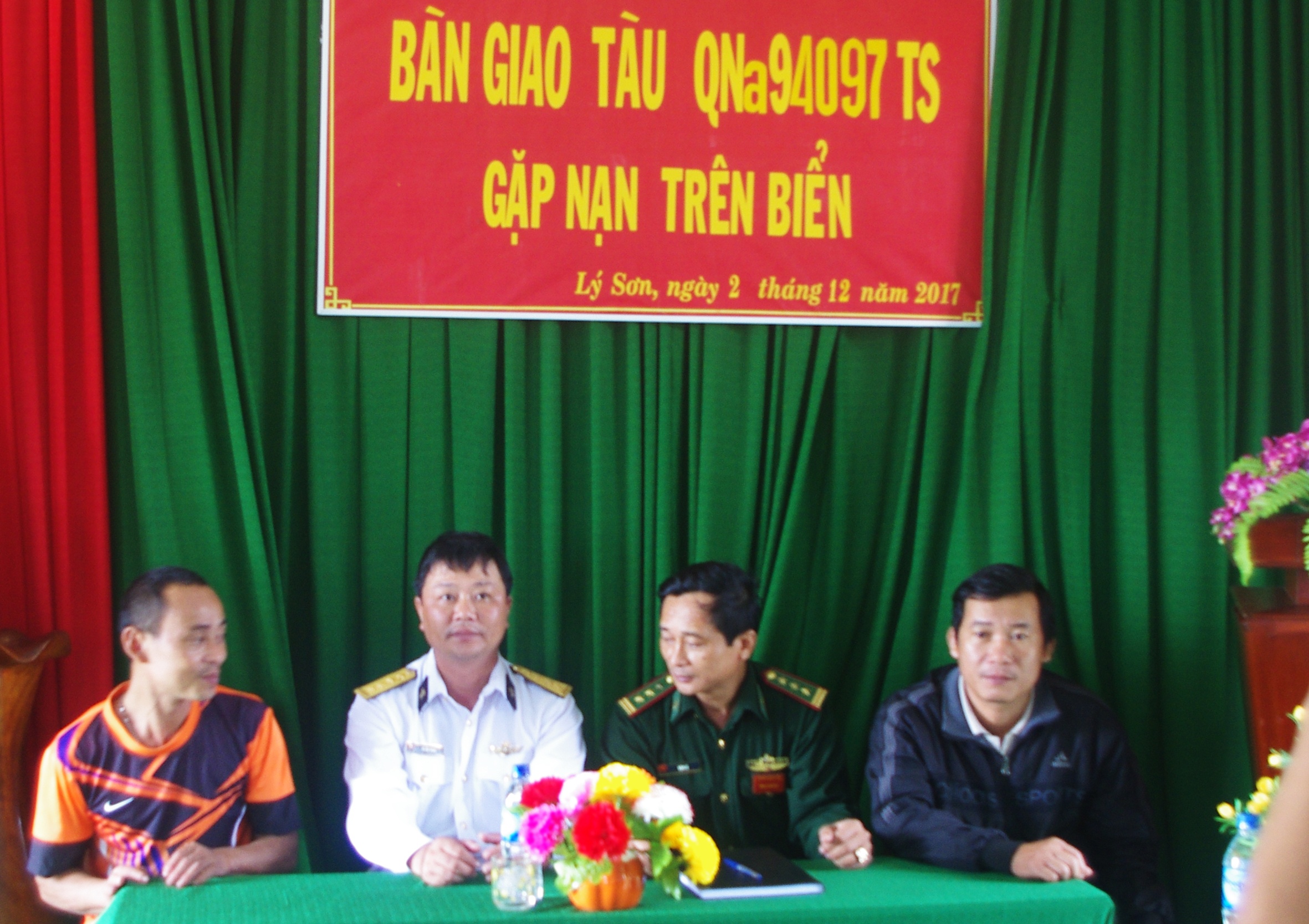 ban giao tau gap nan anh 2