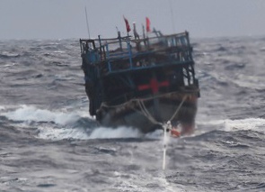 Hai quan Vung 3 lai dat tau ca cung 6 ngu dan gap nan tren bien hinh anh
