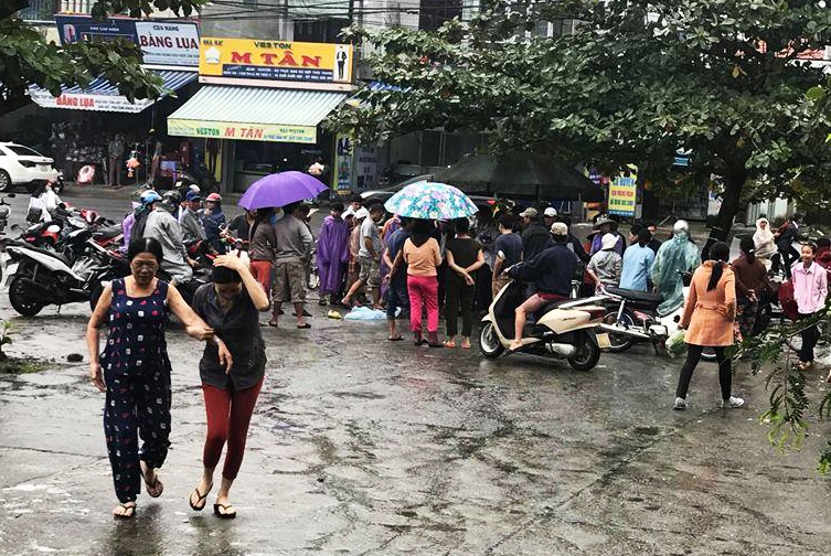 bán cá sấu giữa chợ ảnh 2 ban ca sau giua cho anh 2