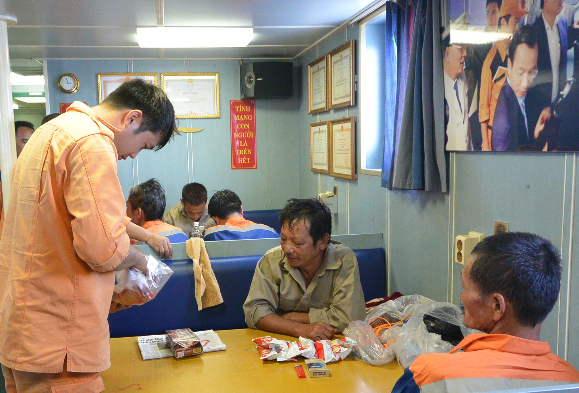 Cuu 7 thuyen vien quang binh bi troi anh 3