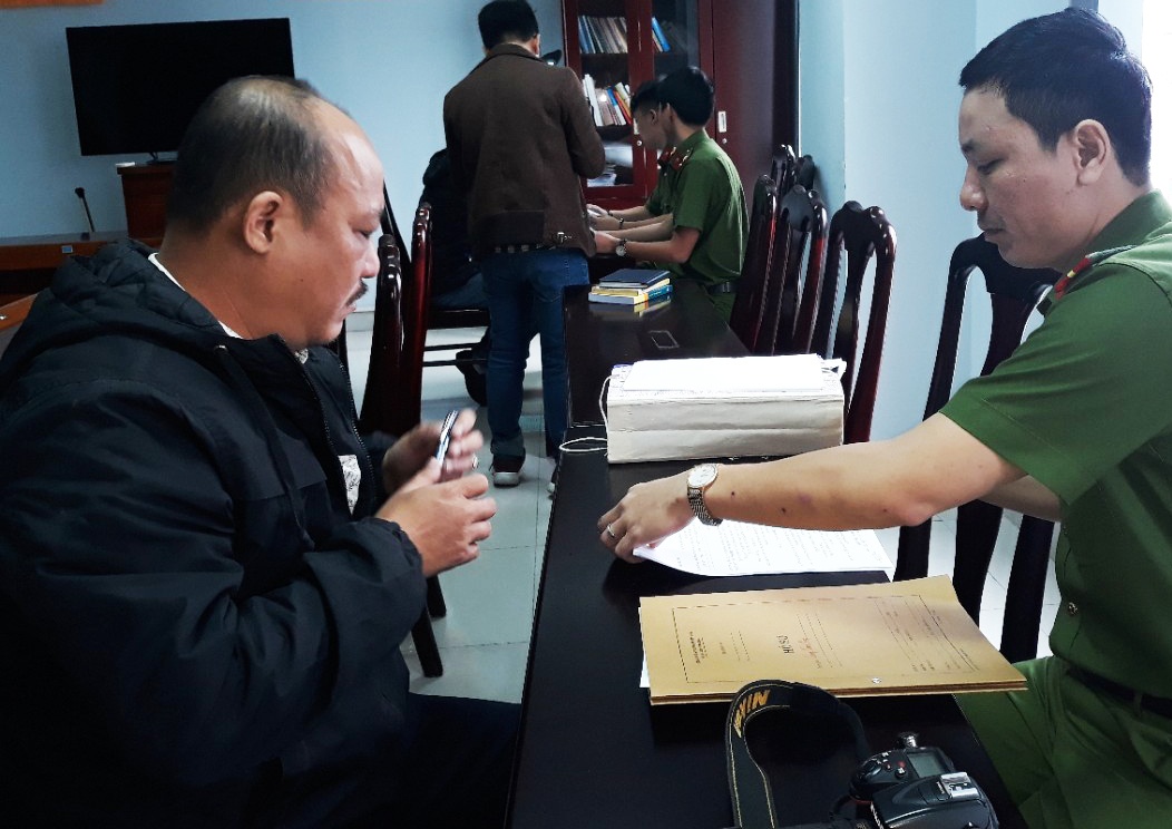 Ke khong tien den bu dat rung o ban dao Son Tra hinh anh