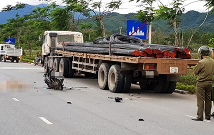 Nu sinh tu vong sau va cham voi xe dau keo hinh anh