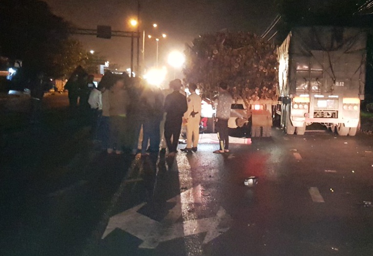 Tong vao xe tai hai nguoi thuong vong anh 1