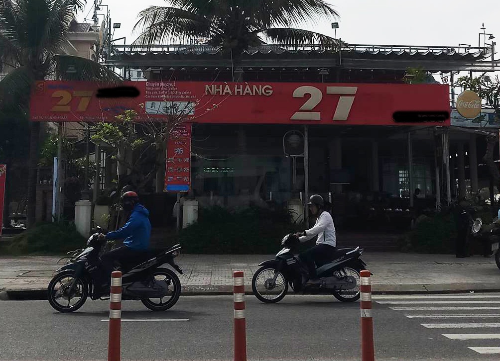 Du khach to nha hang 'chat chem' gan 25 trieu mot bua an khuya hinh anh