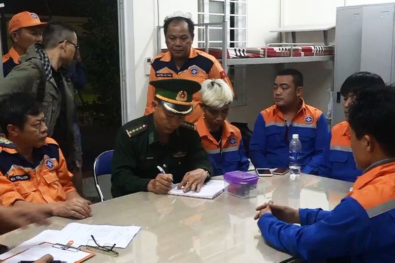 Cuu 8 thuyen vien tren tau hang 1.900 tan bi chim hinh anh