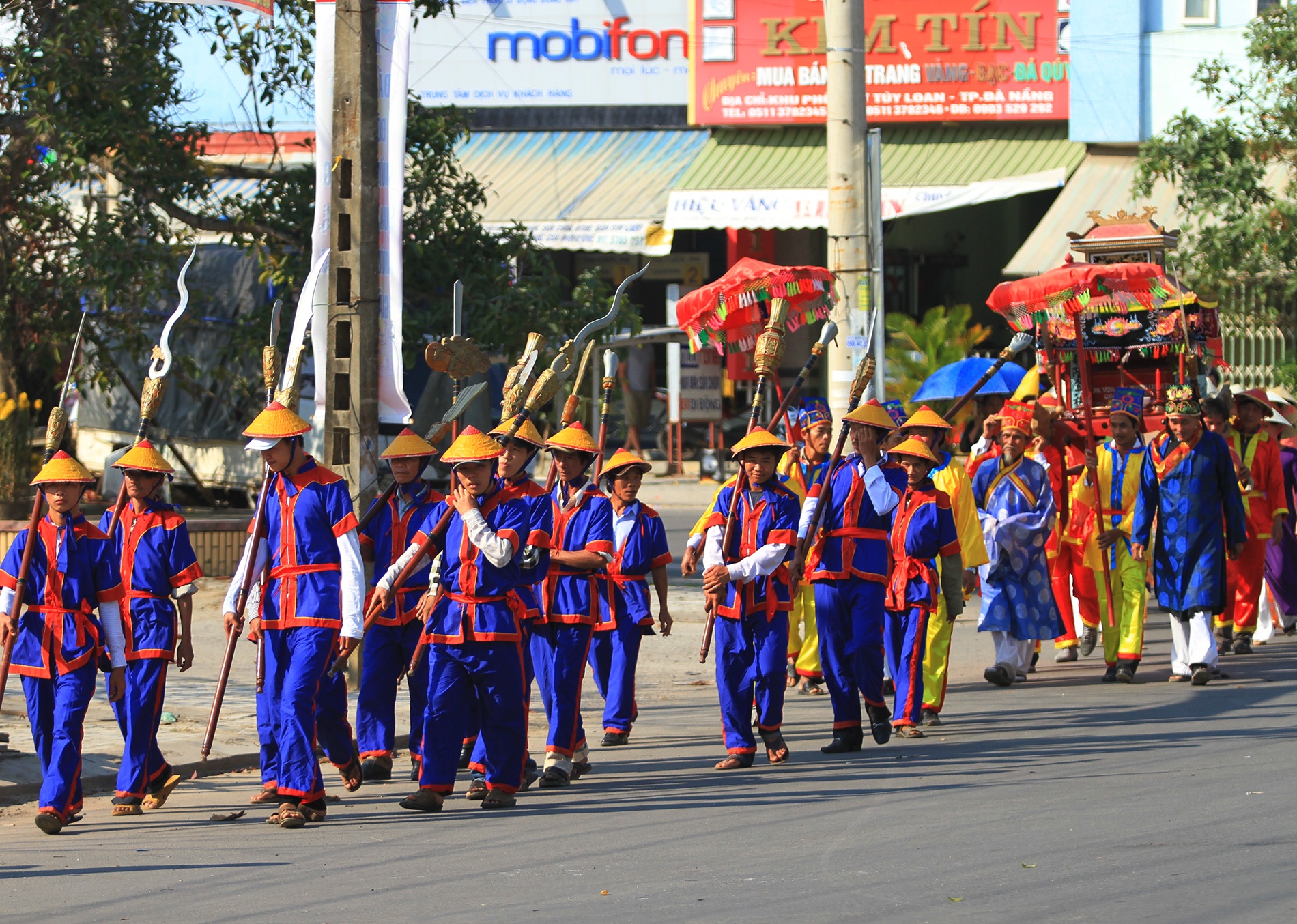 Le hoi dinh lang Tuy Loan Da Nang anh 2