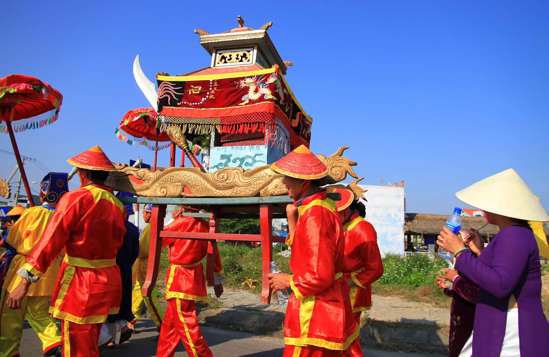 Le hoi dinh lang Tuy Loan Da Nang anh 3