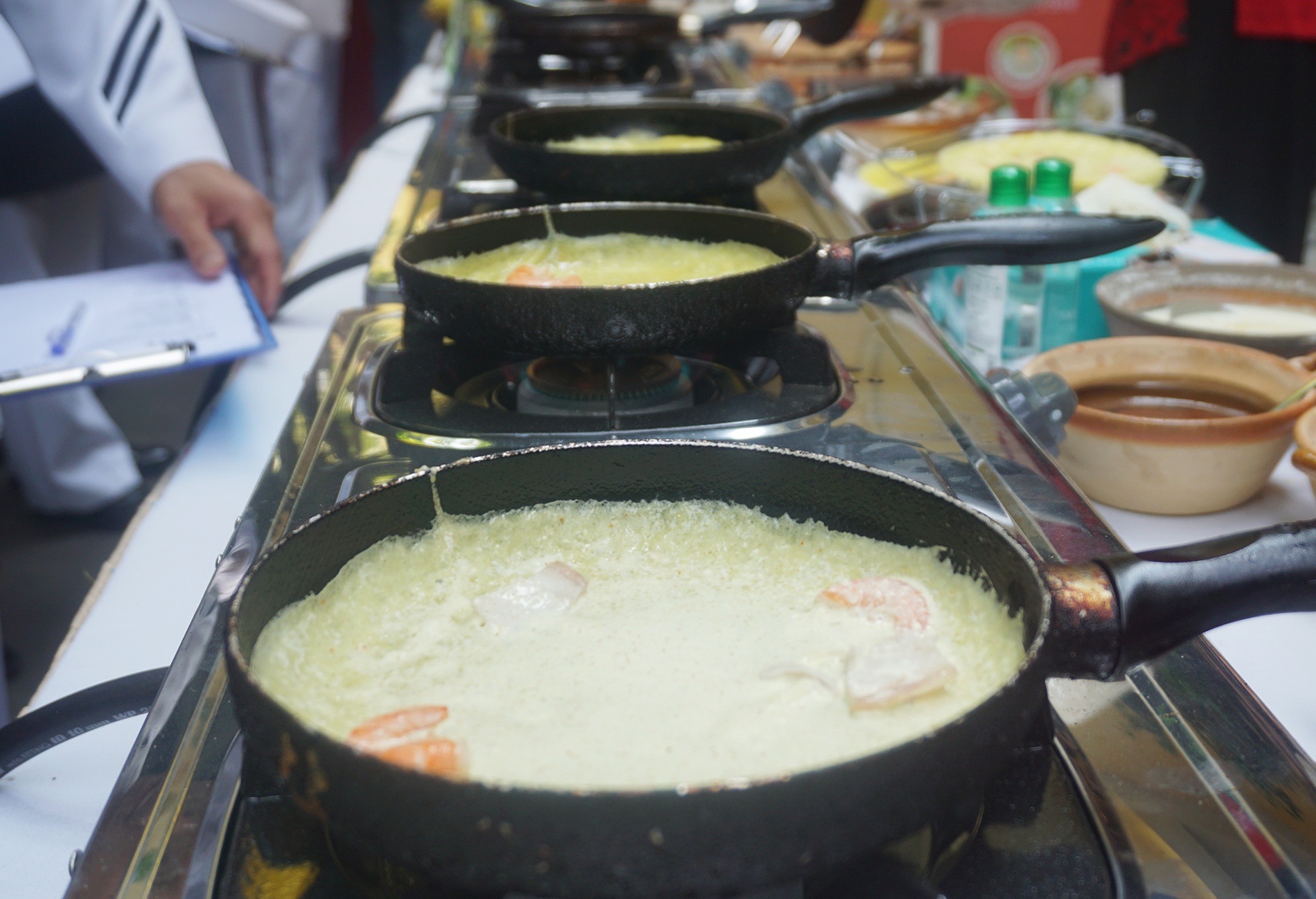 Hai quan my nau mon an viet nam anh 5