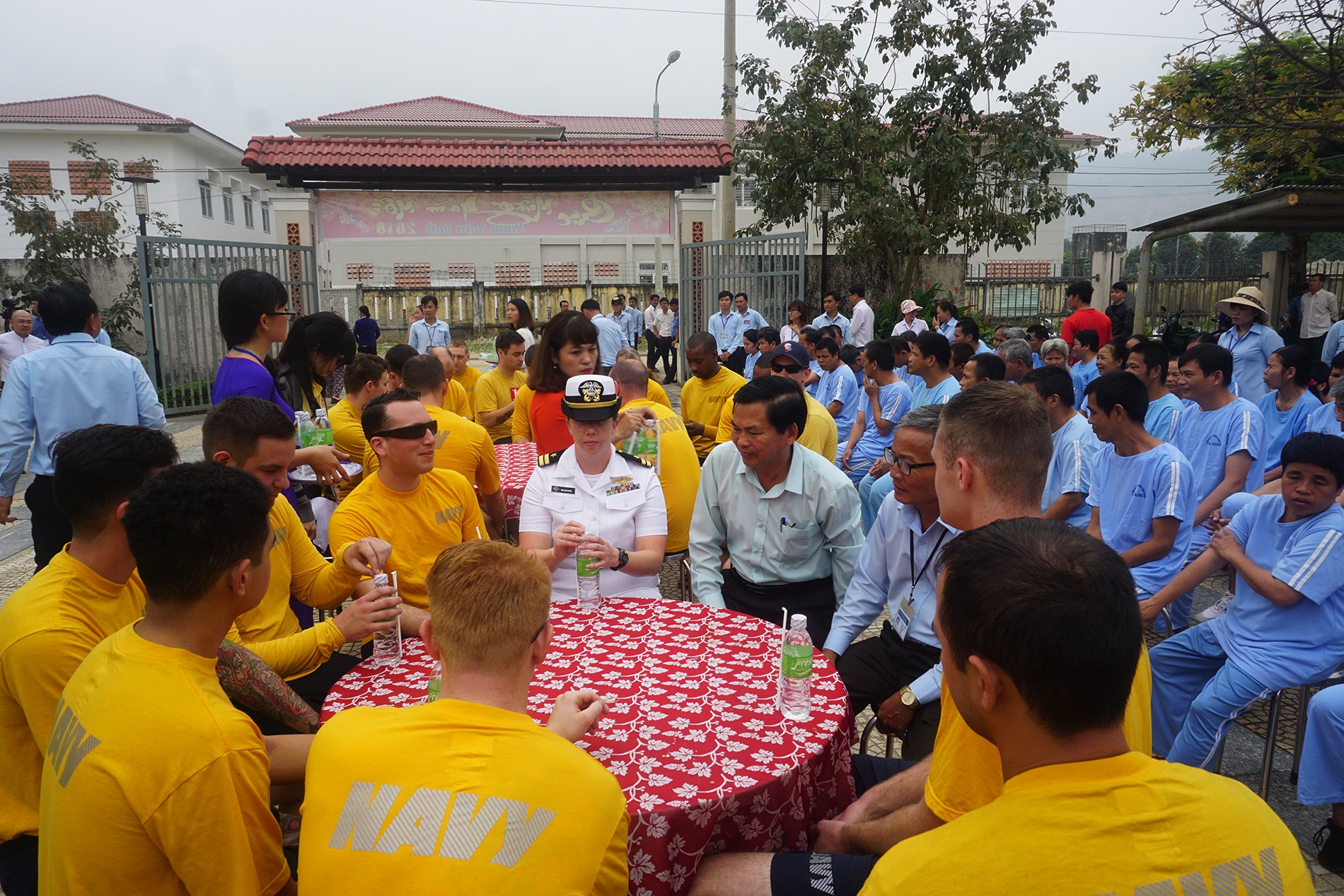 Hai quan my tham benh nhan tam than tai da nang anh 2