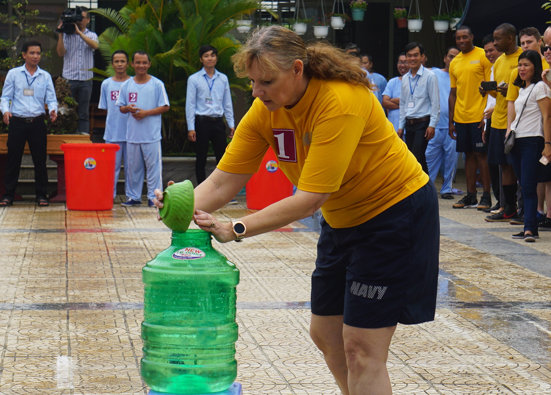 Hai quan my tham benh nhan tam than tai da nang anh 8