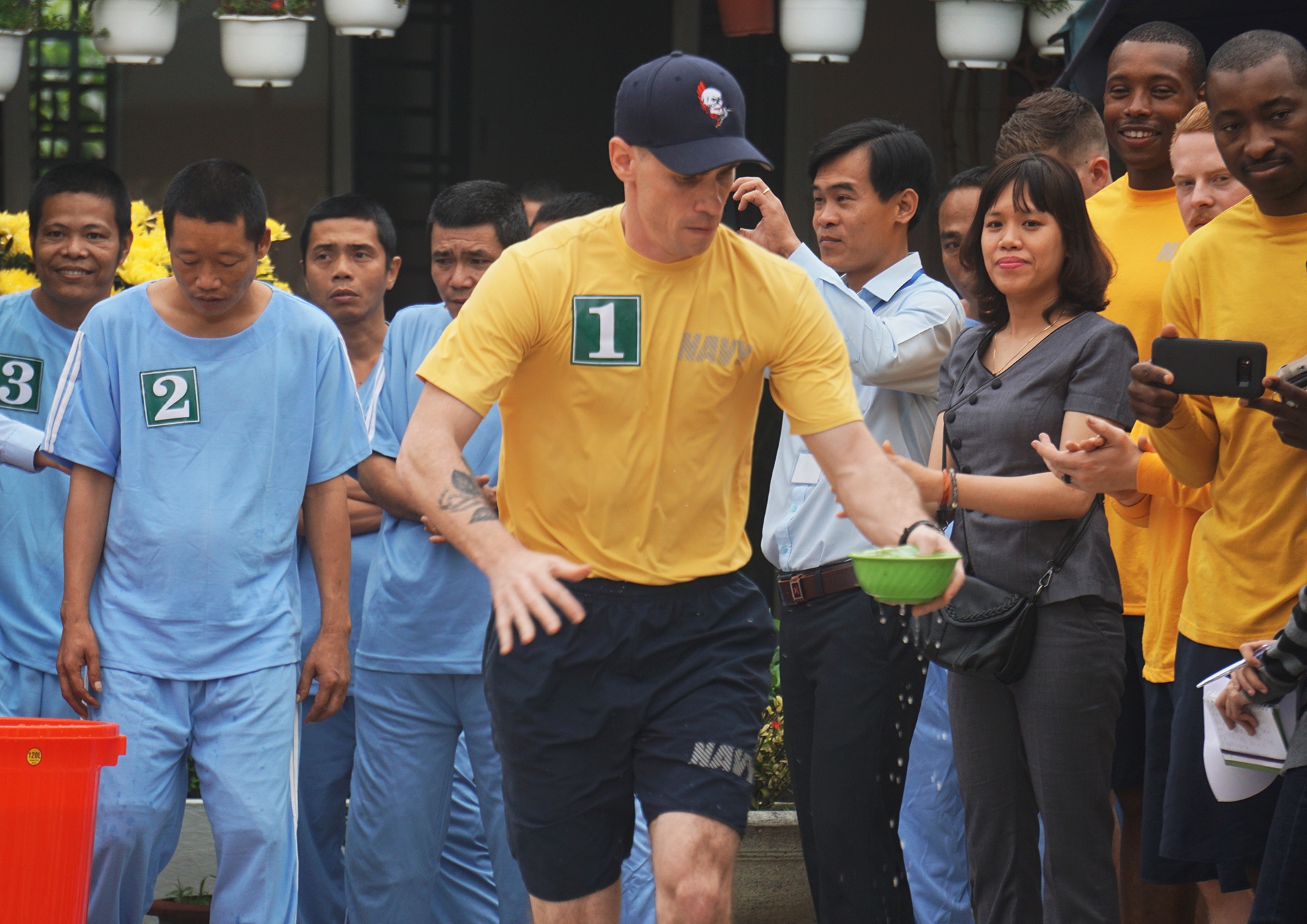 Hai quan my tham benh nhan tam than tai da nang anh 7